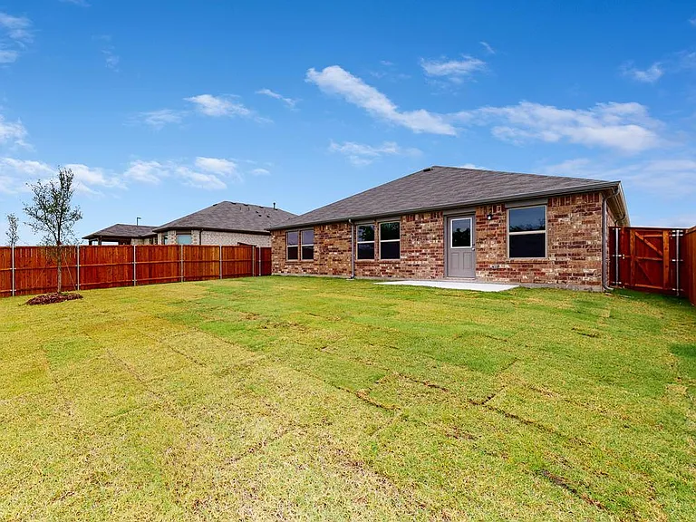 404 Bronze Forest Dr — Photo 4