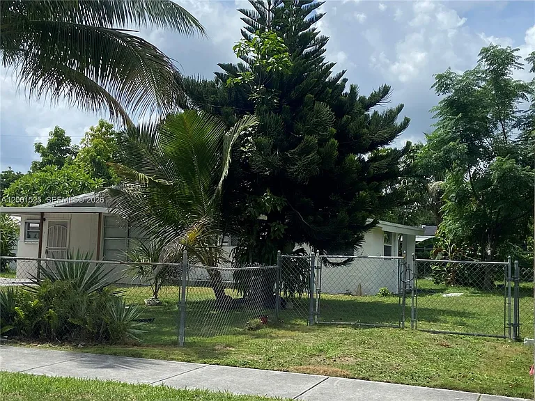 11530 SW 136th St — Photo 11