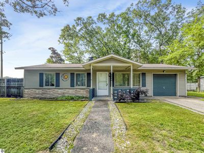 892 Oakdale Dr, Traverse City, MI, 49686