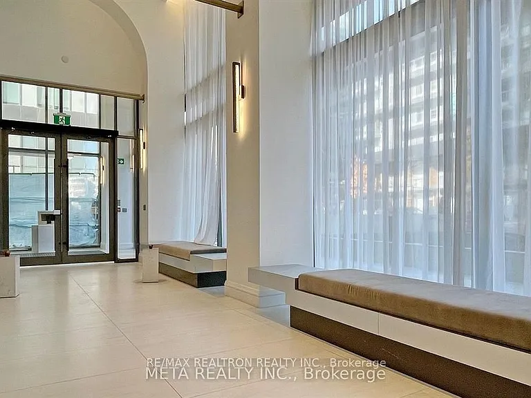 39 Roehampton Ave #4301 — Photo 37