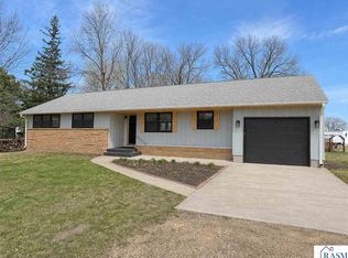 1458 Lookout Dr, North Mankato, MN 56003