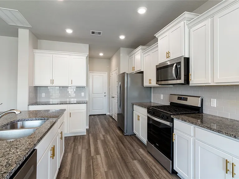 1160 Verona Dr — Photo 9