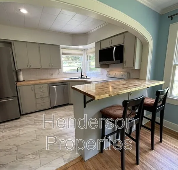 1631 Maple Ave — Photo 5