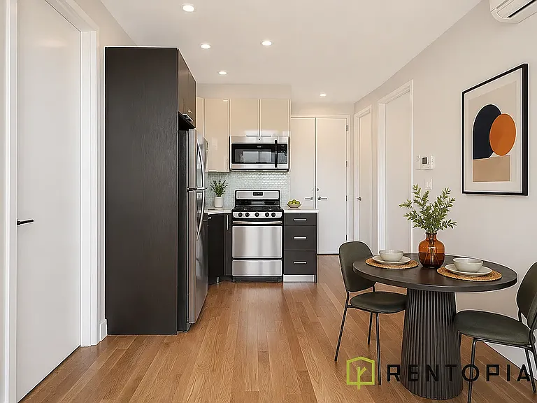 96 De Sales Pl #3D — Photo 2