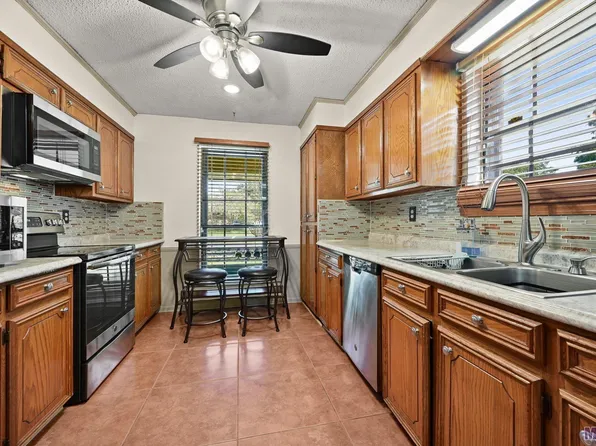 701 Sandra Dr, Baker, LA 70714
