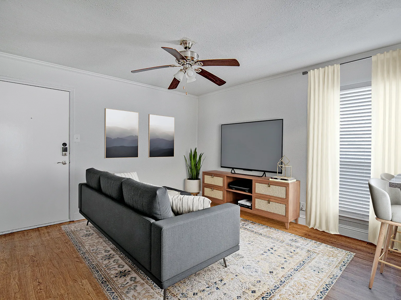 Mitchell Apartments — Photo 2