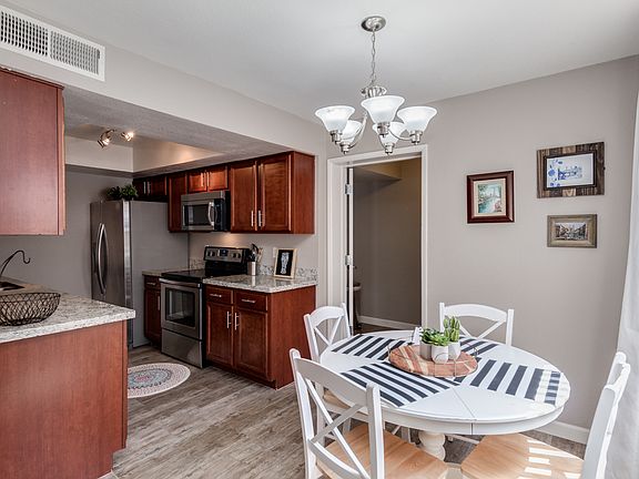 5th image of 8539 E Belleview St