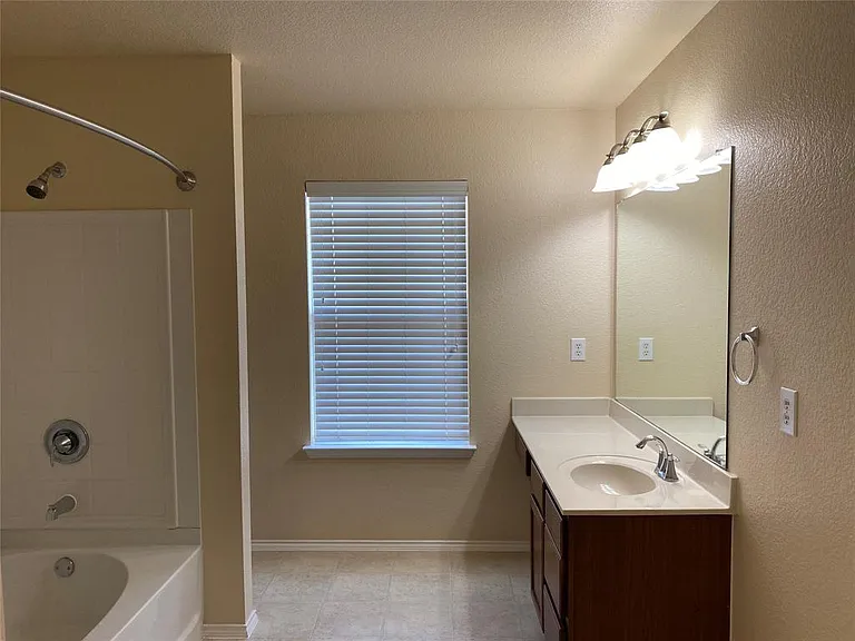 324 Chisholm Trl — Photo 31