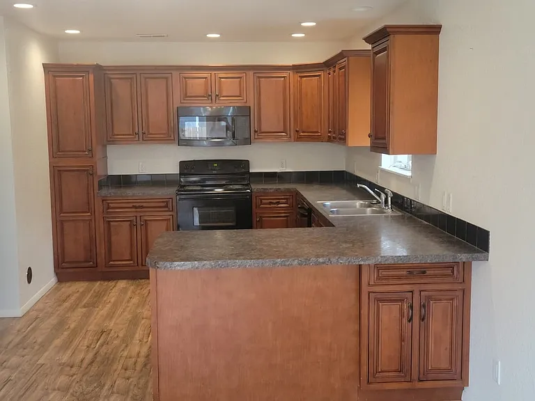 1145 Boswell Dr — Photo 4