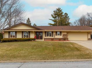 7009 Franklin Ave, Windsor Heights, IA 50324