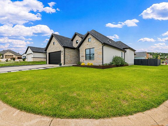 2nd image of 1602 Redwood Court