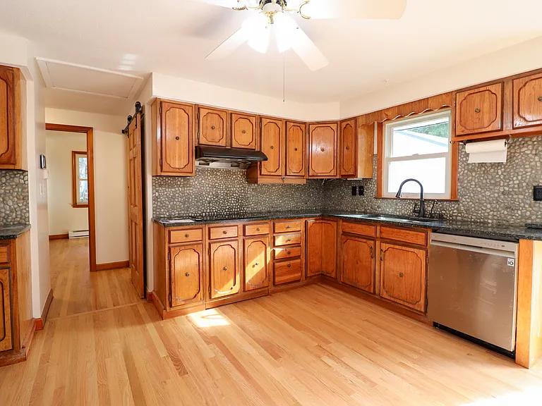 63 Home Ave — Photo 7