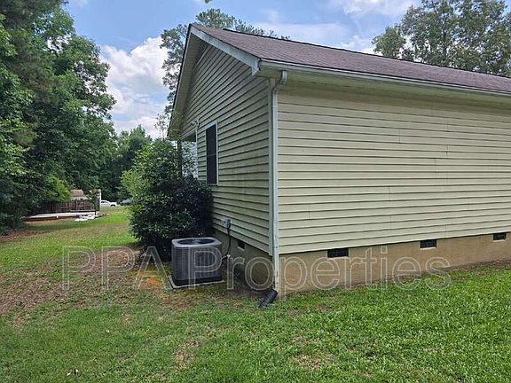 3rd image of 2408 Francis St