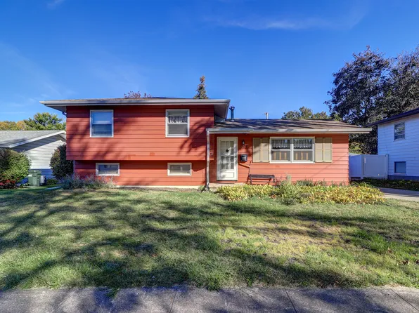1302 E 18th St, Sterling, IL 61081