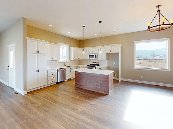 5th image of 4606 W Larch Avenue