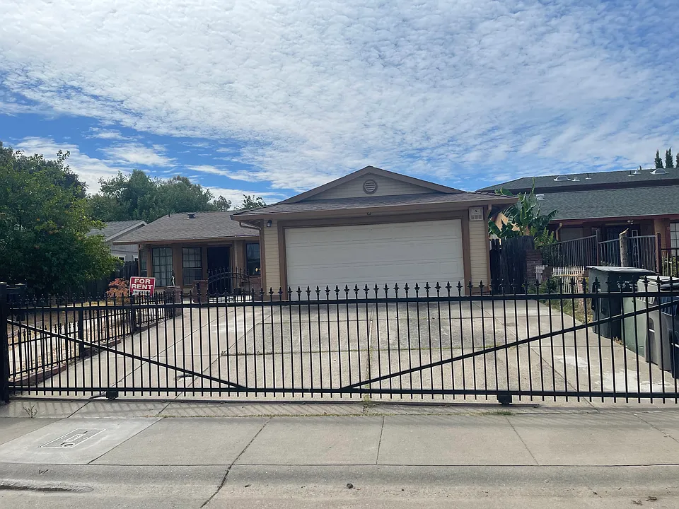 17 Bushwood Ct