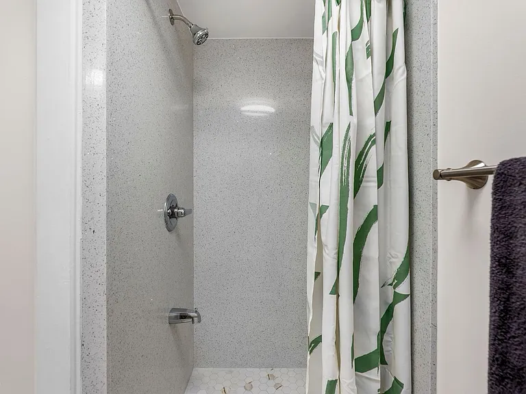 731 Amana St #703 — Photo 60