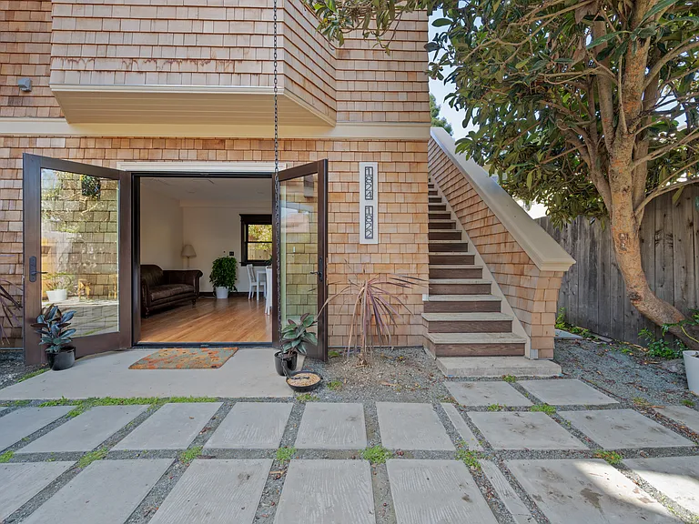 1822 Stuart St — Photo 4