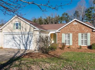 7826 Travers Run Dr, Charlotte, NC 28215