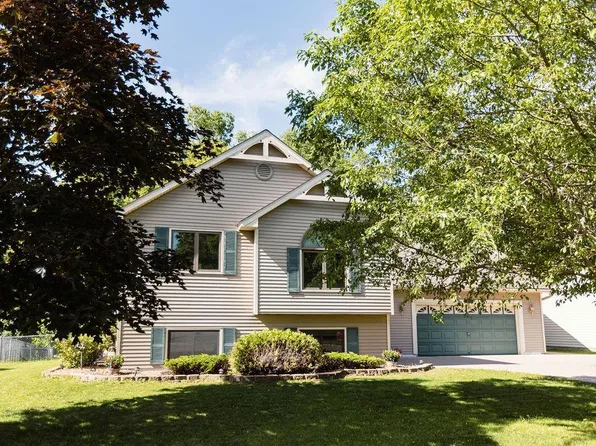 597 Chippewa Trl, Lino Lakes, MN 55014