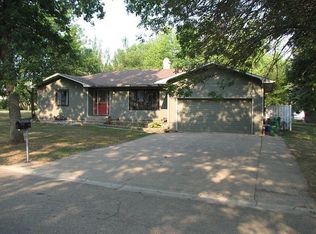 104 2nd St NE, New Rockford, ND 58356