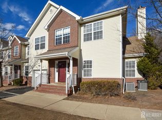 28 Forest Dr, Piscataway, NJ 08854