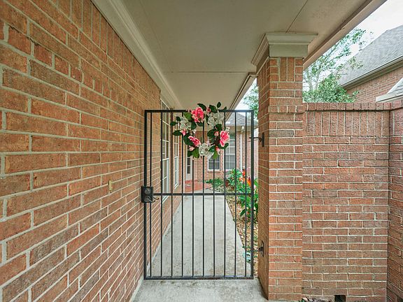 5th image of 13839 Carriage Walk Ln