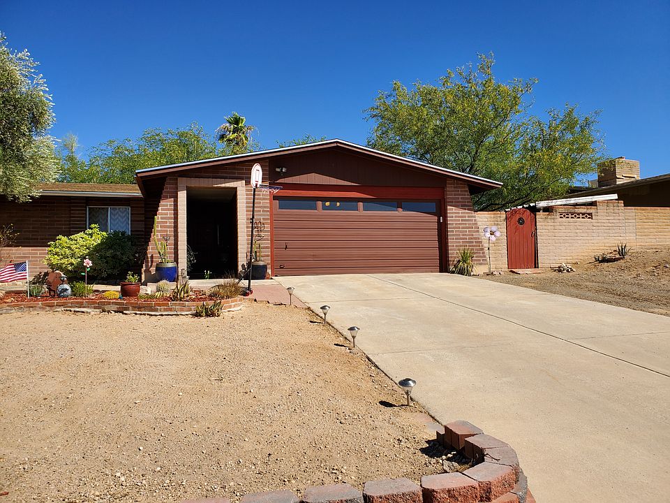 1st image of 1385 S Desert Crest Dr