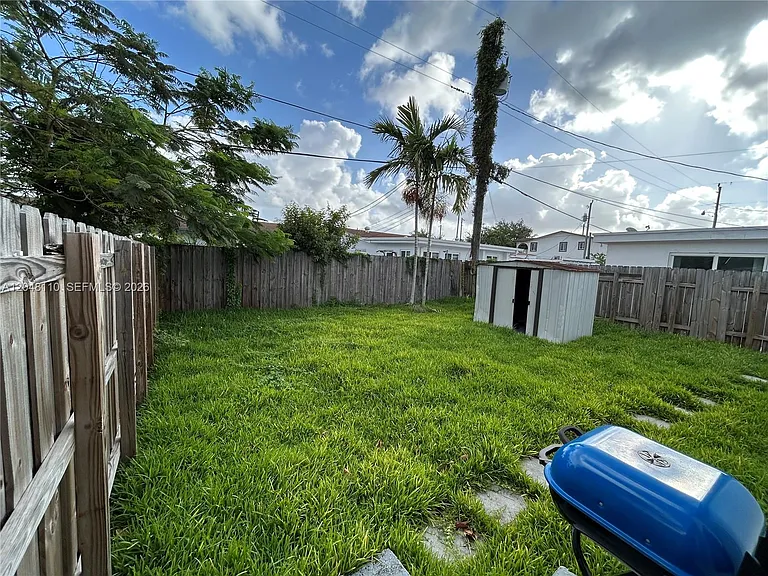 11239 SW 5th Ter — Photo 18