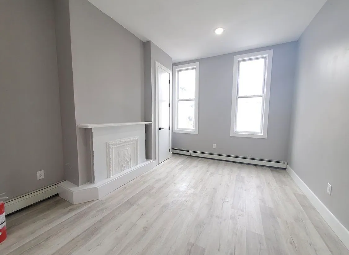 2 bed, 800 sqft, $2,300 — Photo 2