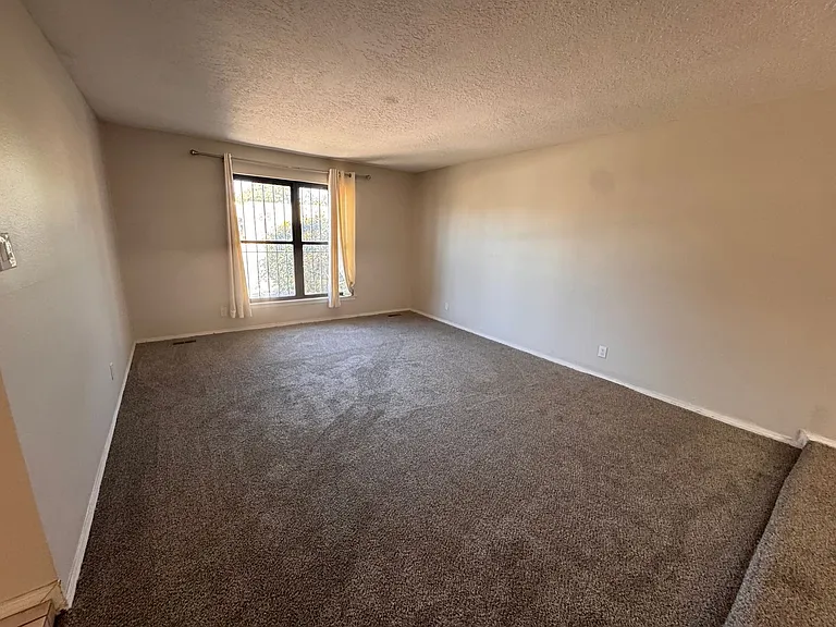 8902 Spain Rd NE — Photo 2