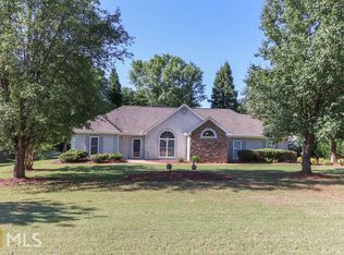 195 Crescent Dr, Newnan, GA 30265