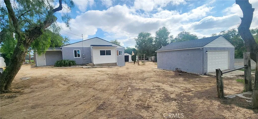 4 bed, 1.5 bath, 1360 sqft, $2,700 — Photo 1