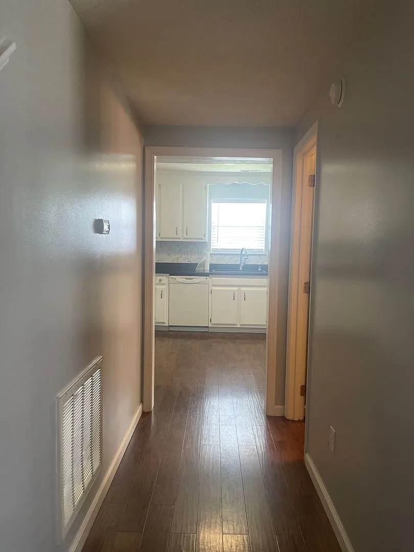 18 Harrogate Lane — Photo 3