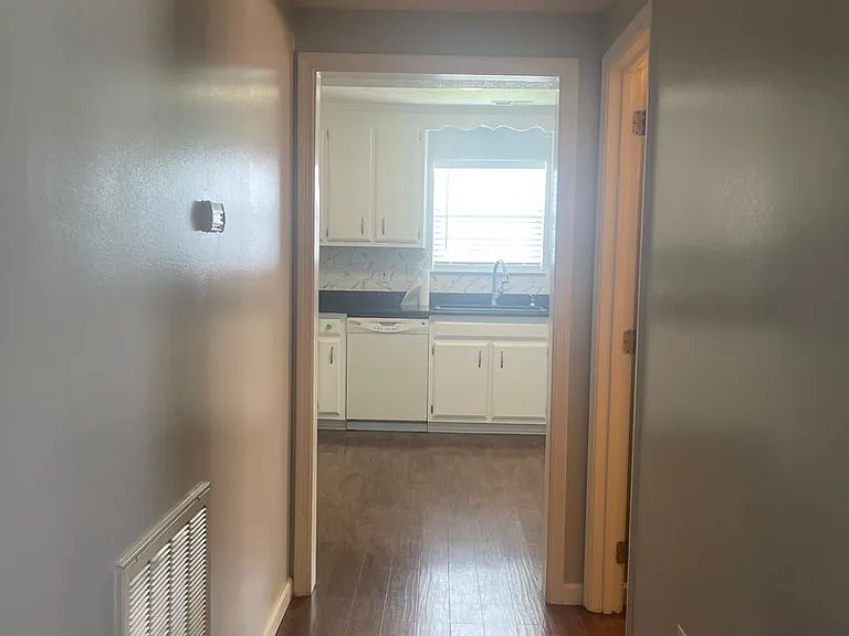 18 Harrogate Ln — Photo 3
