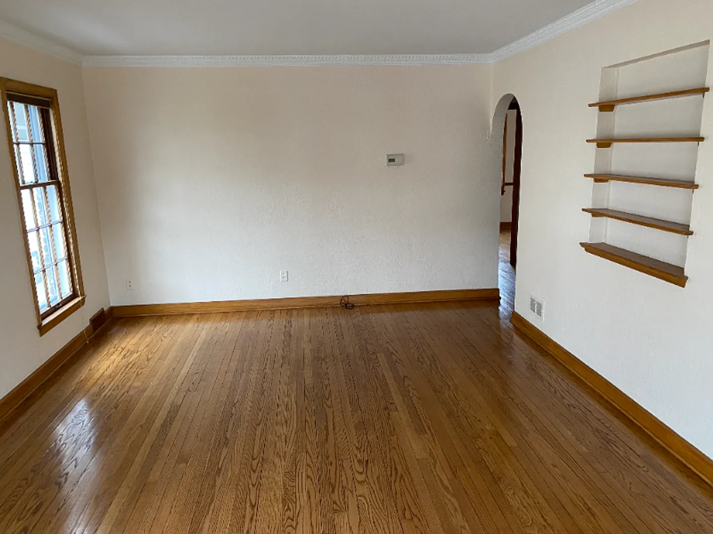 Spacious 3-Bedroom Wauwatosa Home with 2 Baths, In-Home Laundry & Pet-Friendly Living $2,575/Mont... — Photo 3