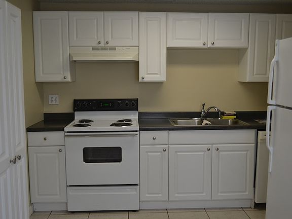 4th image of 2628 Gifford Ave #C