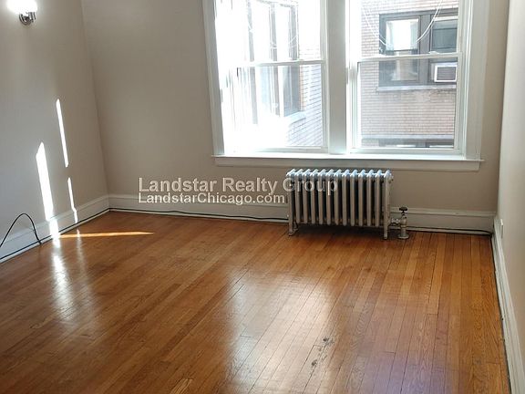 2nd image of 1920 W Morse Ave APT 2S