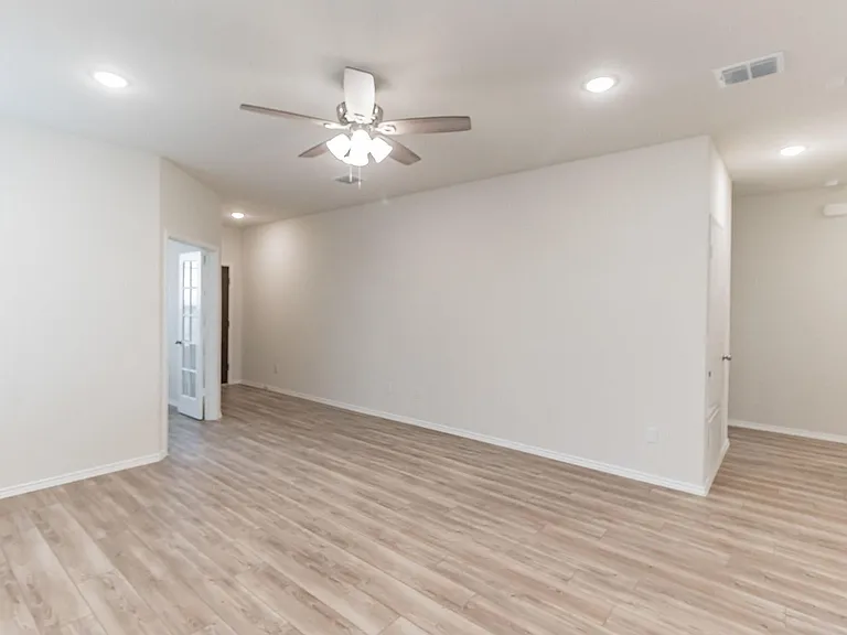 804 Cormorant St — Photo 9