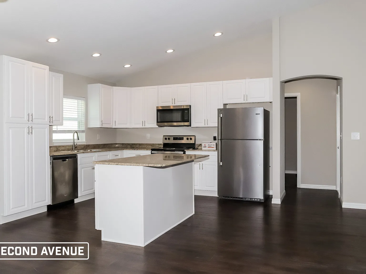3 bed, 2.0 bath, 1710 sqft, $1,724 — Photo 3