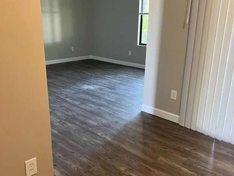 1317 Cora Ln — Photo 7