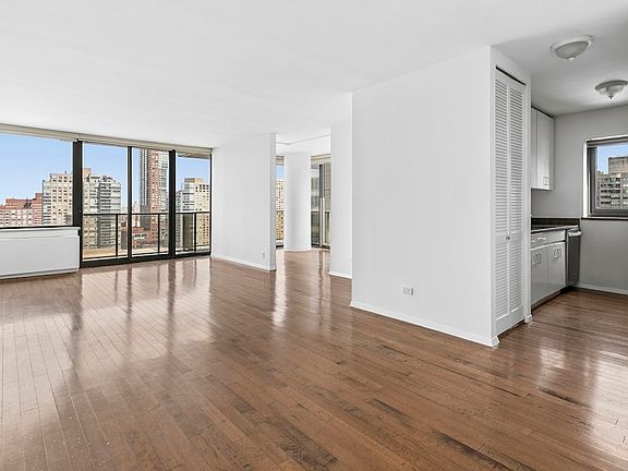 3rd image of 161 W 61st St APT 25F
