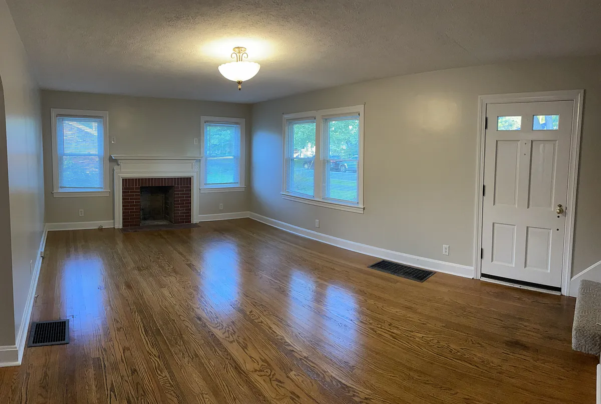 living room - 907 Magnolia Ave