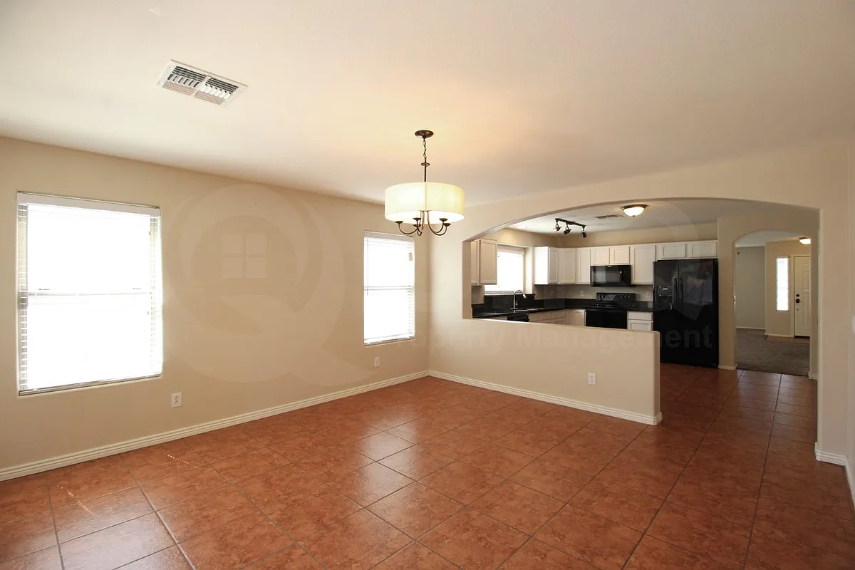 3 bed, 2.0 bath, 1591 sqft, $1,899 — Photo 4