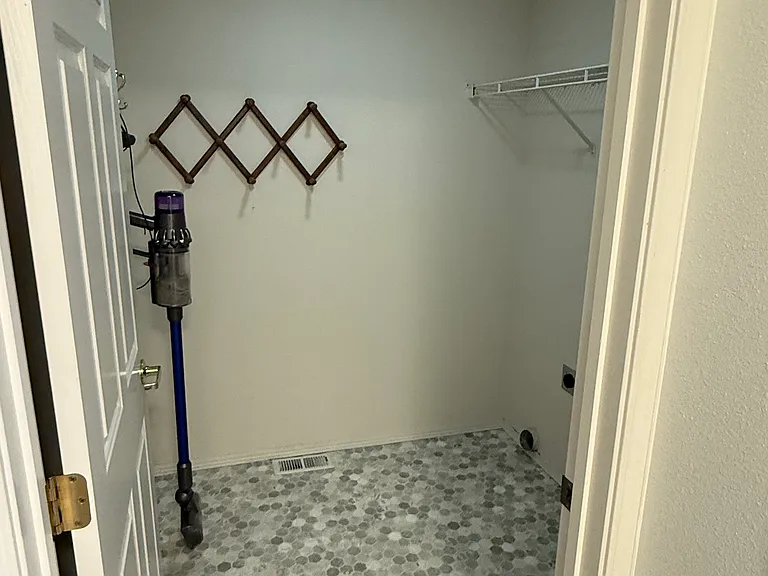 6721 Parker Rd E — Photo 14