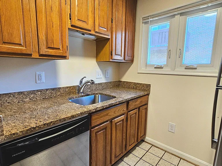 1119 N Stuart St #B — Photo 8