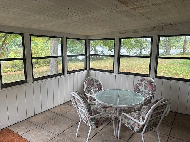 Sunset Cove Apartments — Photo 13