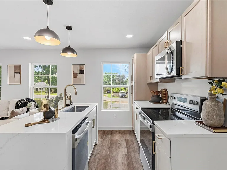 5718 Landino St — Photo 3