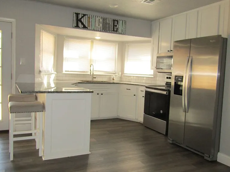 207 NE 46th St — Photo 32