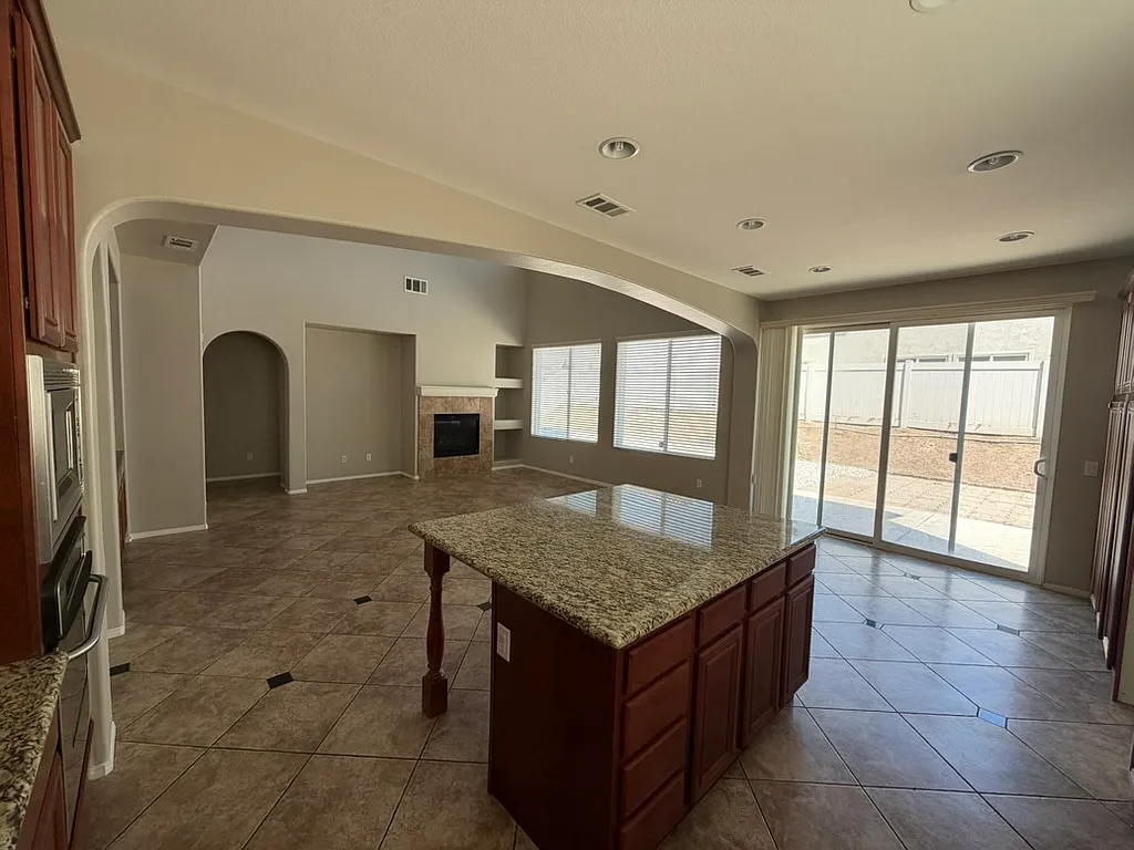 Building Photo - 45660 Elm Pl